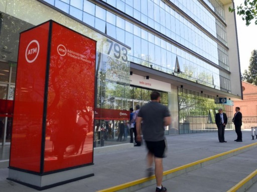 En rojo: en un año, la recaudación real de Mendoza cayó un 14%