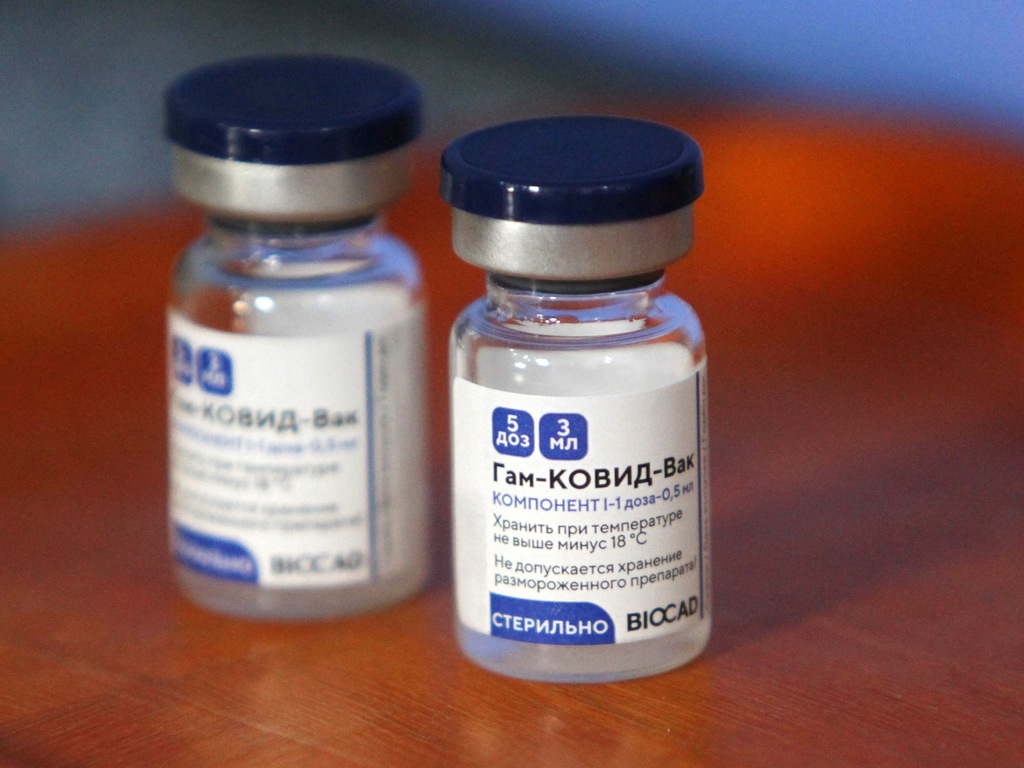 Hungría se convierte en el primer país de la Unión Europea en aprobar la vacuna Sputnik V y la de AstraZeneca