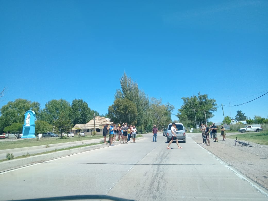 Villa 25 de Mayo: Vecinos reclamaron  por falta de luz con un corte de ruta simbólico