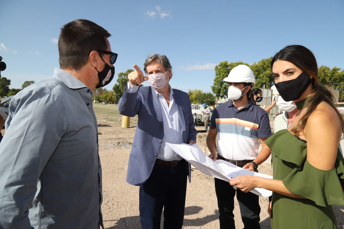 Hospital modular: Emir Félix y la Secretaria de Promoción  Turística recorrieron la obra