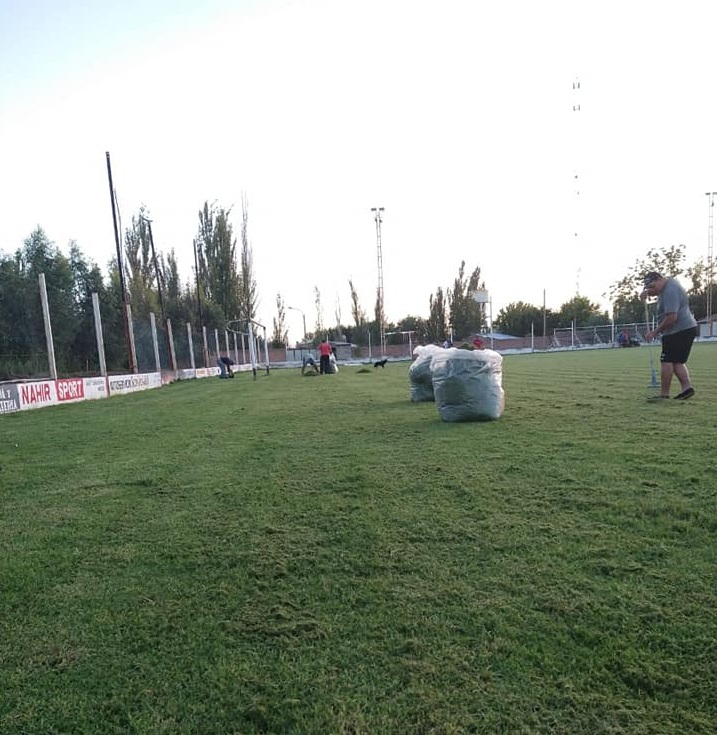 San Martín de Salto de las Rosas pone en condiciones su campo de juego