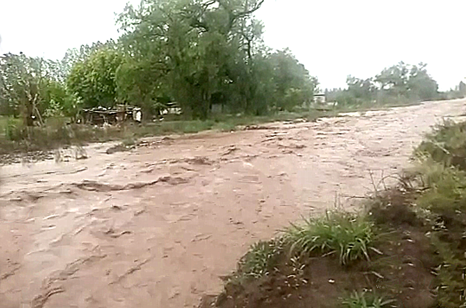 Vecinos quedaron aislados a raíz de las fuertes tormentas