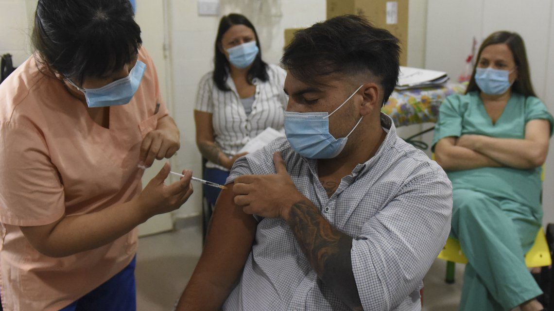 En las últimas 24 horas se reportaron 174 muertes y 9.838 casos detectados de covid-19 en el país