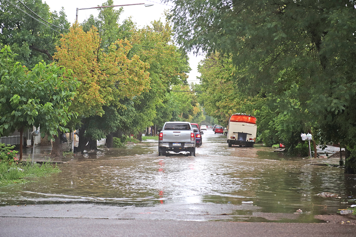 Una vecina necesita reparar su vivienda  a causa de las  últimas lluvias