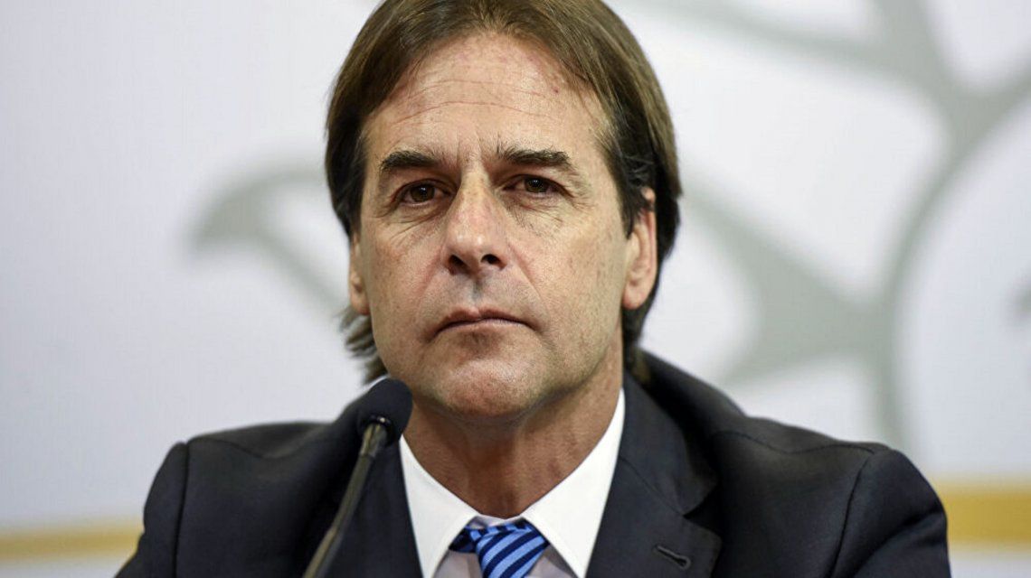 Uruguay: un custodio de Lacalle Pou dio positivo de coronavirus y tuvieron que aislar a otros 51 efectivos