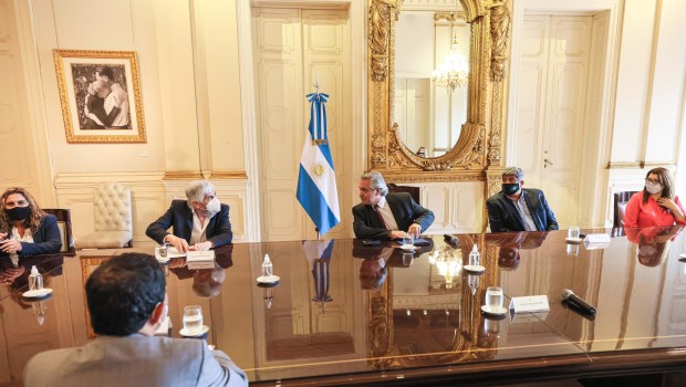 Alberto Fernández recibió a los Moyano en la Casa Rosada
