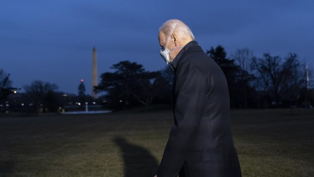 Biden pide una reforma para limitar la venta y posesión de armas