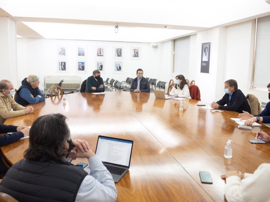 Rodolfo Suarez y los intendentes analizarán el impacto del Impuesto Automotor