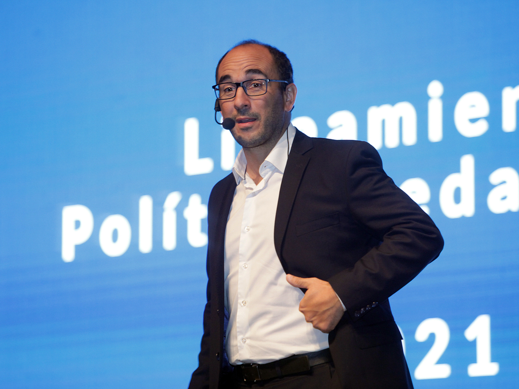 José Thomas recibirá a directores de escuelas que presionan por un aumento