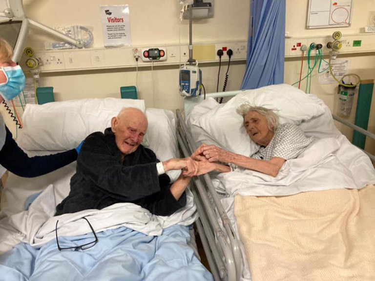 Estuvieron casados 70 años y murieron de COVID-19 en el mismo hospital: su última foto juntos se volvió viral