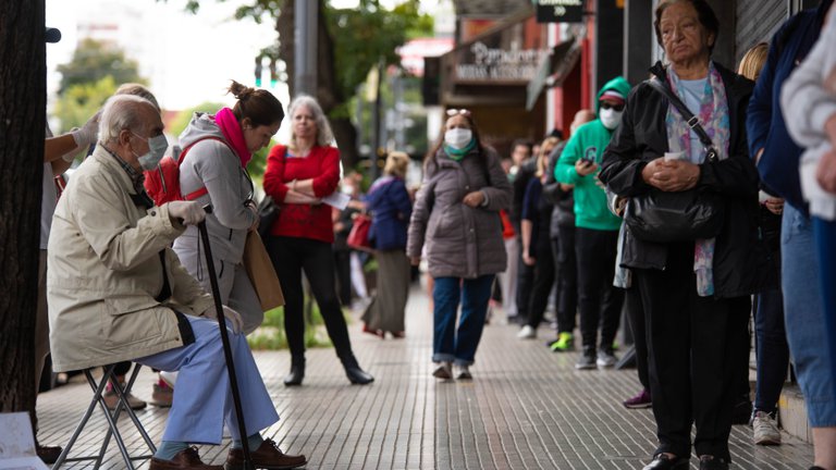 Aumento de jubilaciones en marzo: la primera suba con la nueva fórmula rondaría el 8% y la mínima se elevaría a casi 20.600 pesos