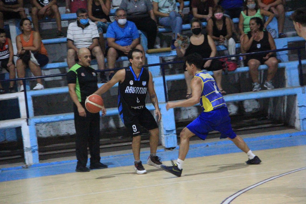 Básquet: Deportivo Argentino le ganó el clásico a Huracán y se metió en la final