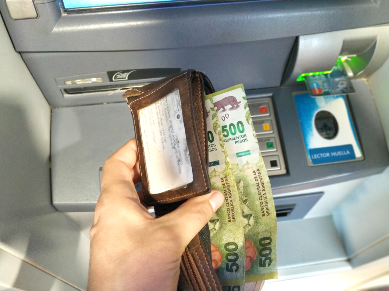 Detalles sobre  el aumento salarial del 10% a empleados municipales