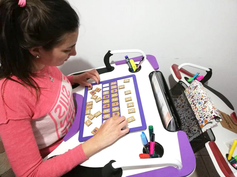 Diseñó un “pupitre inclusivo” para personas sin movilidad