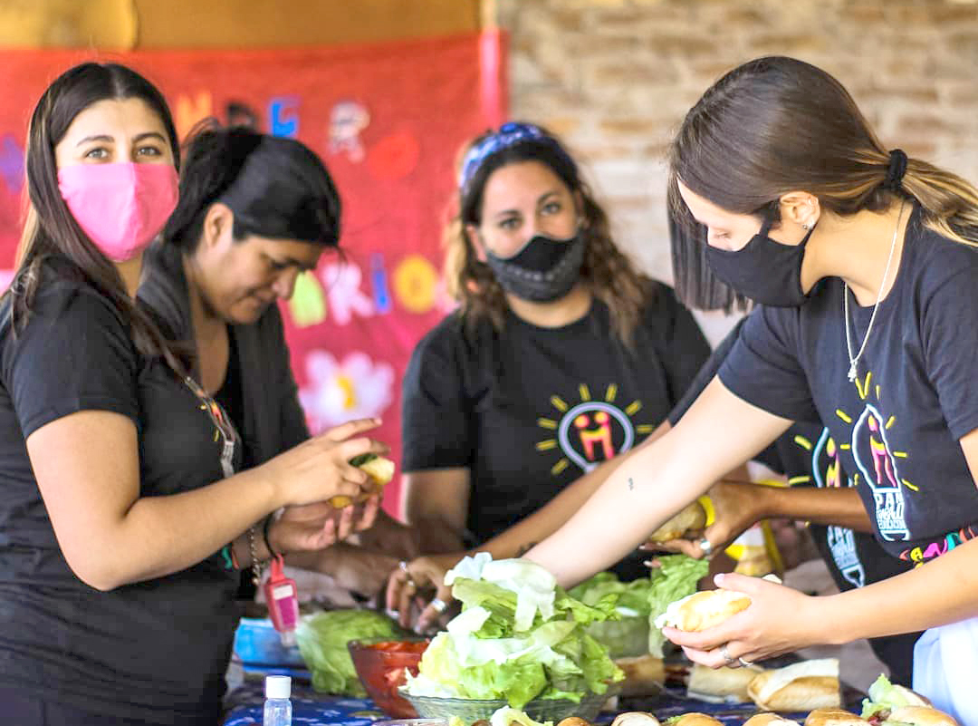 Este sábado se realiza una feria a beneficio de Juntando Sonrisas