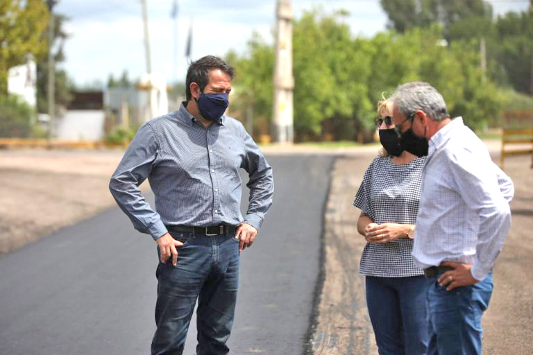 El ministro Mario Isgro recorrió  obras viales en el departamento