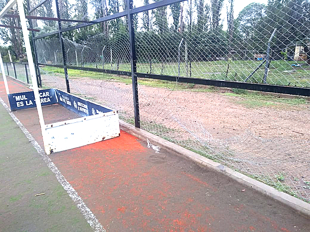 Por los robos y daños evalúan sacar la cancha de hockey de Cuadro Nacional