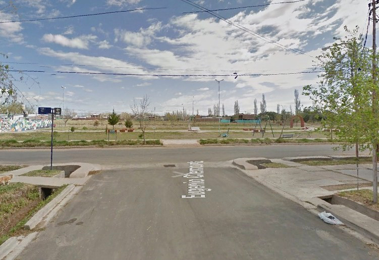 Vecinos del barrio Isros reclaman por la  limpieza de malezas y el horario de los colectivos