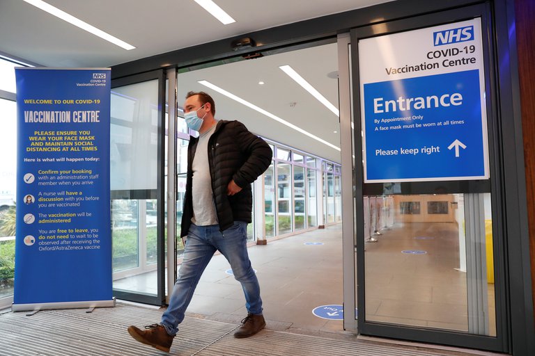 La economía mundial podría perder hasta USD 9,2 billones por el reparto desigual de las vacunas contra el coronavirus