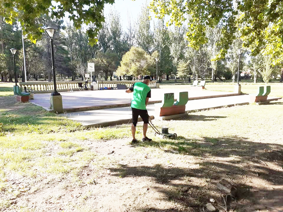 Vecinos cuidan y embellecen  la Plazoleta del Tango  para dictar clases de salsa