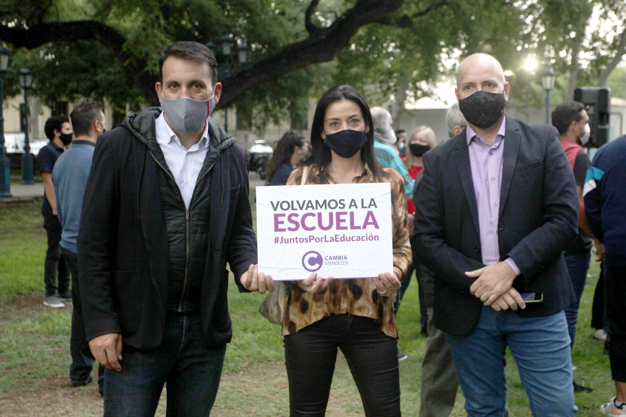 Legisladores de Cambia Mendoza pidieron por la vuelta a las aulas