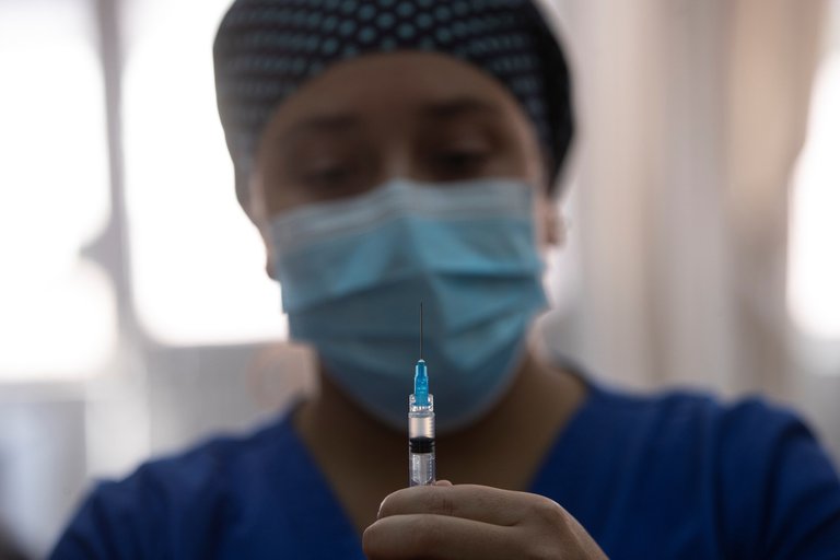 Chile recibe otros cuatro millones de vacunas contra el COVID-19 y Sebastián Piñera llamó a respetar las prioridades