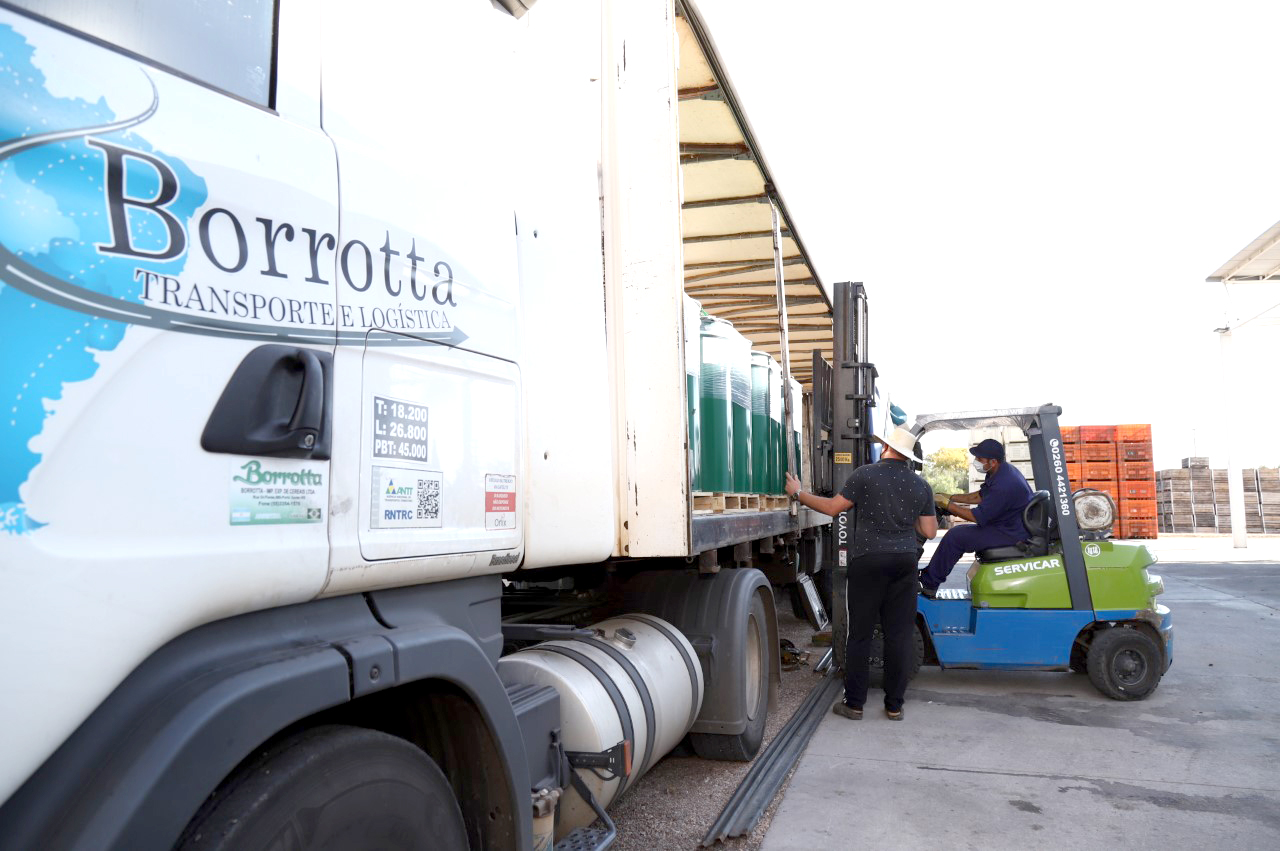 Ya está en ruta a Brasil el camión  con pulpa de durazno sanrafaelina