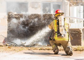 Voraz incendio destruyó  una cabaña en El Cerrito