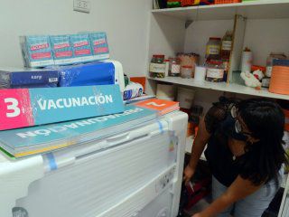 Los docentes ya pueden inscribirse para recibir la vacuna en todo el país: cómo hacerlo