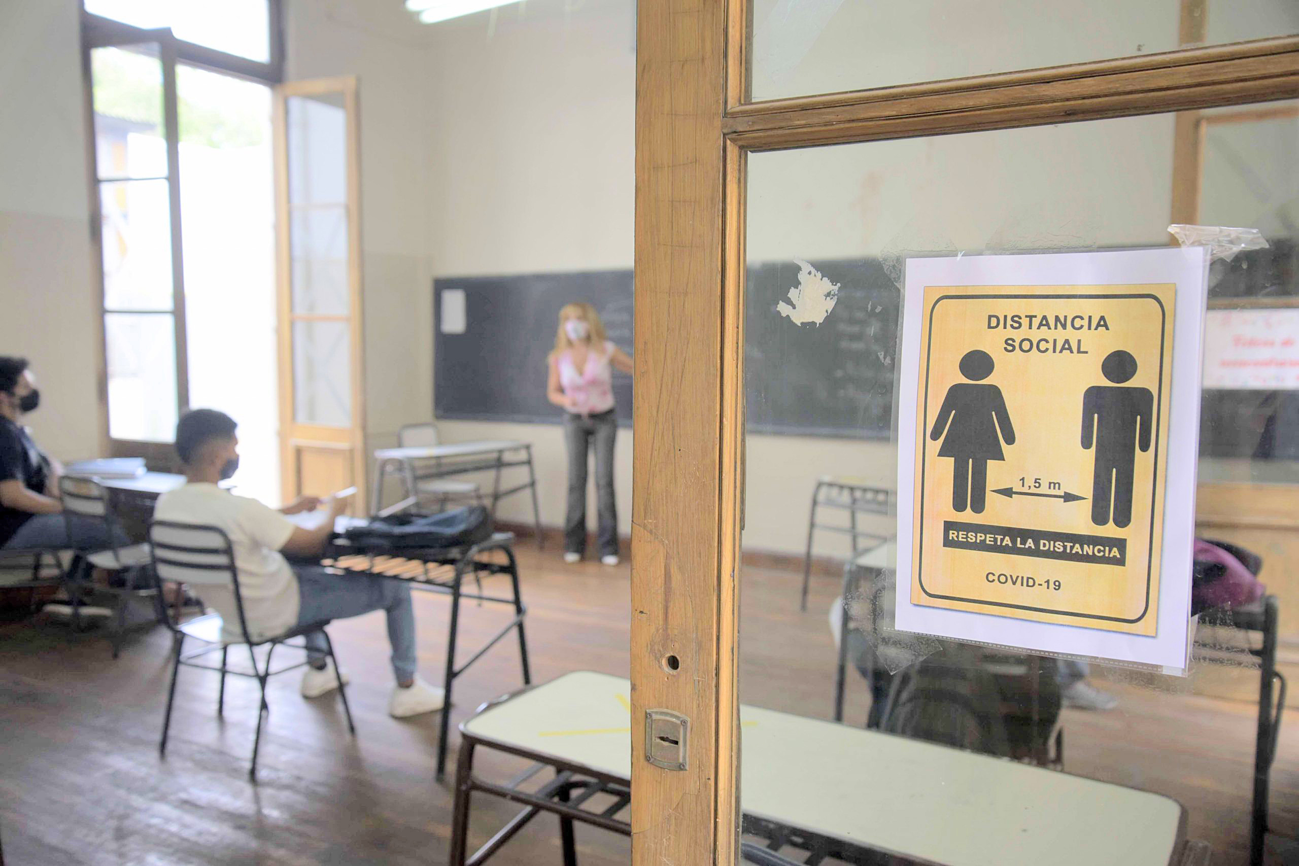 Clases presenciales:  “Cada escuela tiene que ir  armando sus propios protocolos”