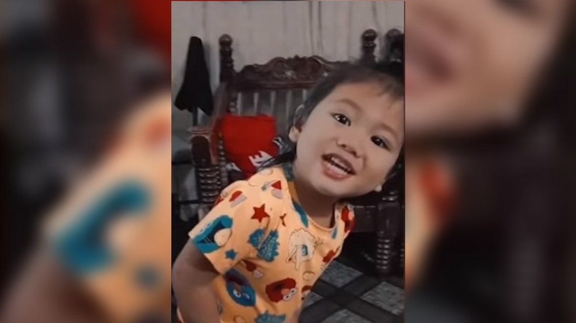 Un nene de dos años murió electrocutado por meter una cuchara en un enchufe