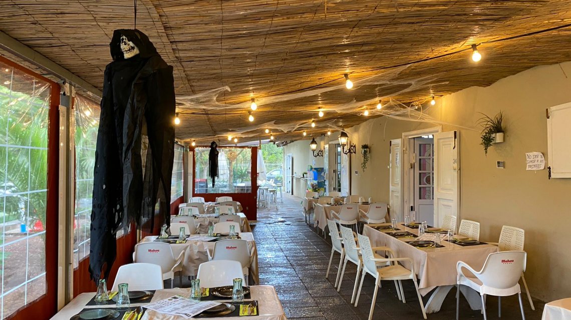 Fueron a comer y escaparon sin pagar, pero tuvieron un olvido ¡increíble!