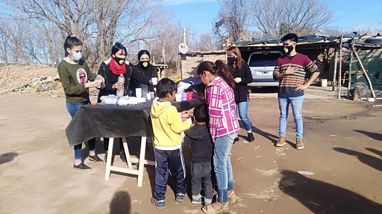 El grupo “Jóvenes por el bien común”  pide la colaboración de útiles escolares  y elementos de higiene