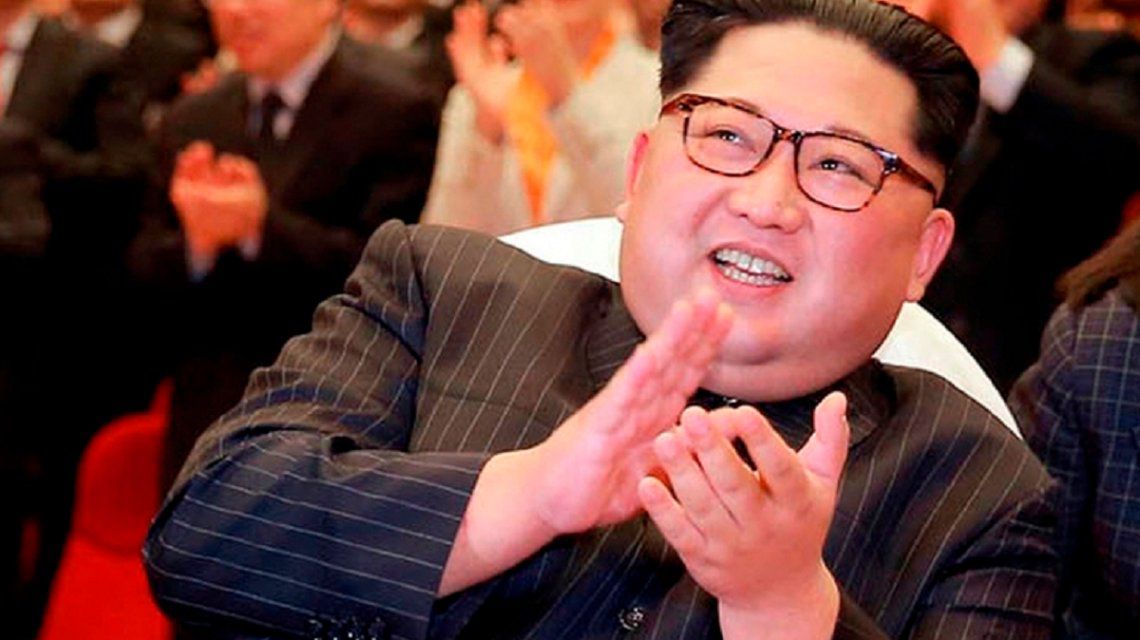 Descubren a un adolescente mirando porno y lo condenan a trabajos forzados junto a su familia