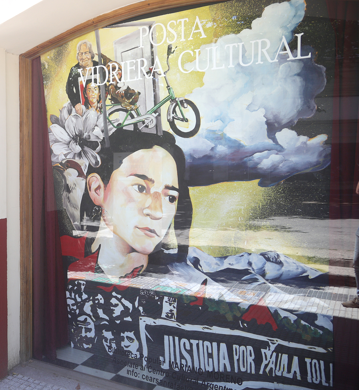 El artista Santiago Salinas pintó  un cuadro que recuerda a Paula Toledo