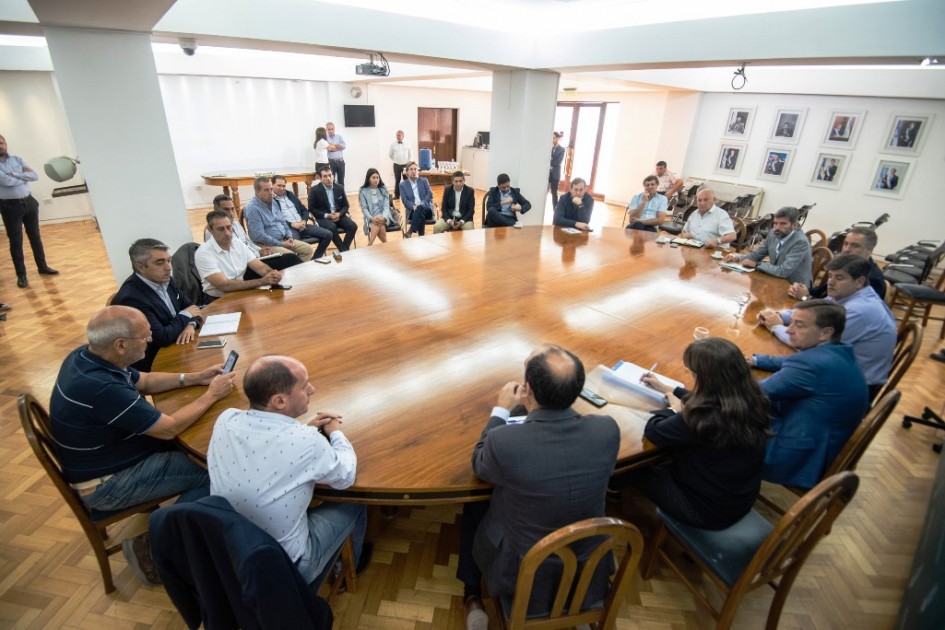 Suarez se reune hoy con los intendentes para analizar modificaciones en el Impuesto Automotor