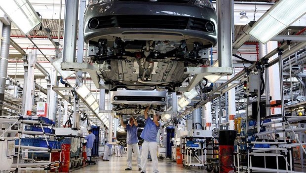 En febrero bajaron la producción automotriz y las ventas de autos 0 Km