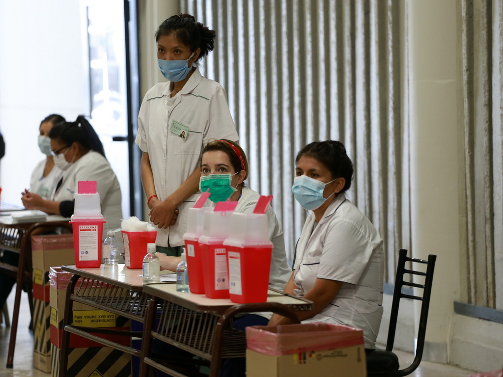 Por qué los docentes mendocinos no tienen que inscribirse para ser vacunados