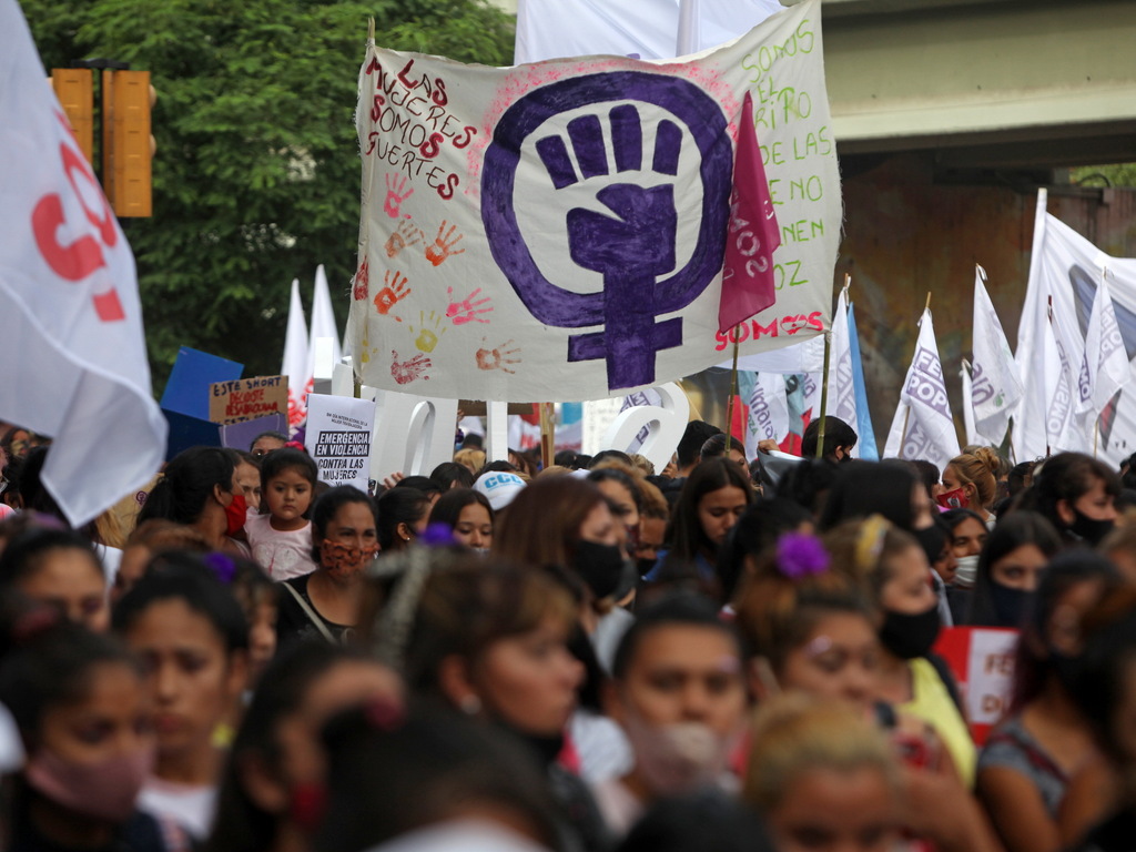 Mendoza marchó contra la violencia machista en el Día de la Mujer