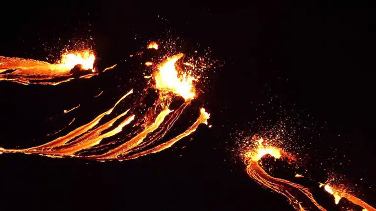 Un volcán entró en erupción por primera vez en 6.000 años en Islandia