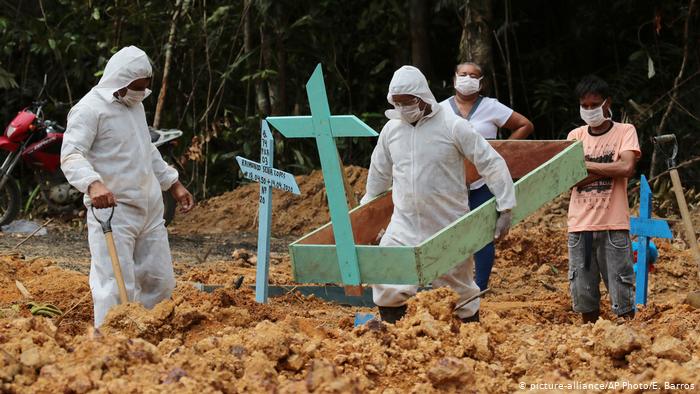 Advierten que Brasil podría llegar a 400 mil muertos por Covid-19 en mayo, tras superar los 300 mil