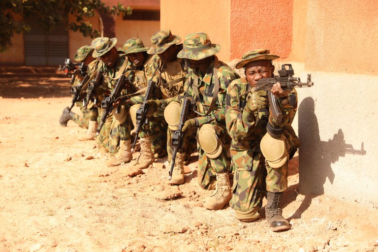 Yihadistas se adjudicaron el asesinato de 19 miembros de las fuerzas de seguridad de Nigeria