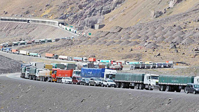 Camioneros reclamaron por la falta de logística y organización en el paso Cristo Redentor