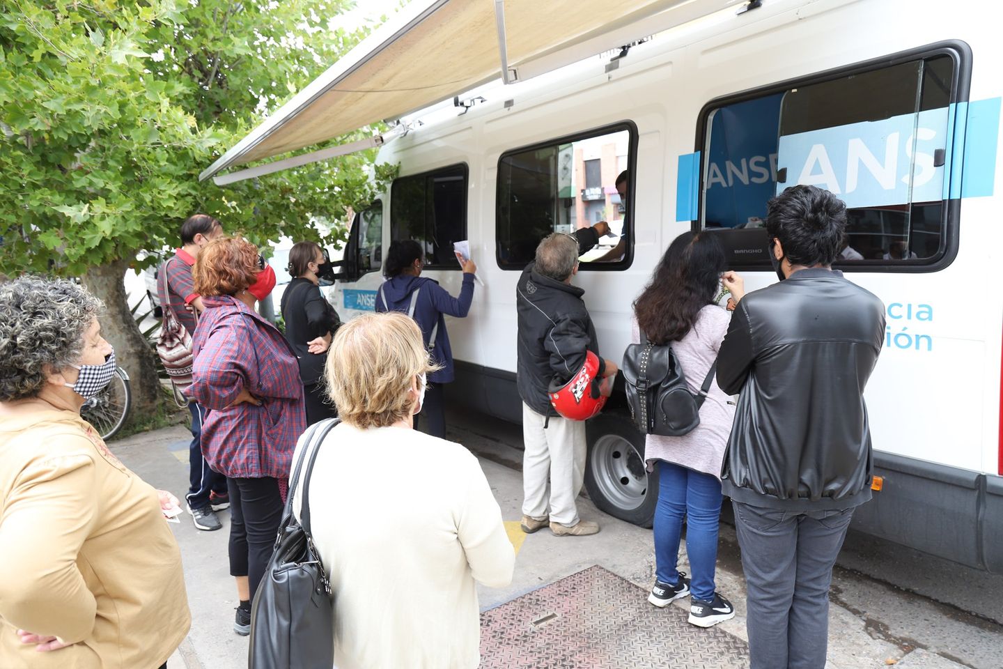 Empleados de ANSES desarrollan operativos en distritos