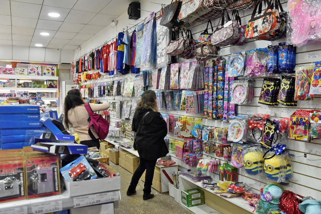 Las ventas minoristas cayeron 6,5%  en febrero