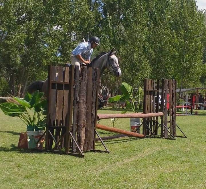 En The Fan Establos Ecuestres se desarrolló un nuevo concurso de saltos varios