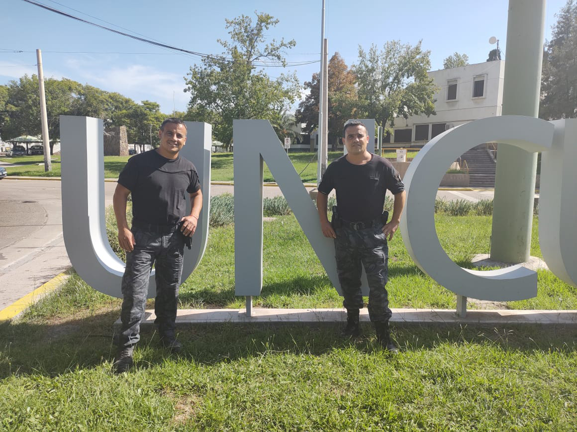 Policías mendocinos participan de peritajes de un incendio de químicos en Colombia