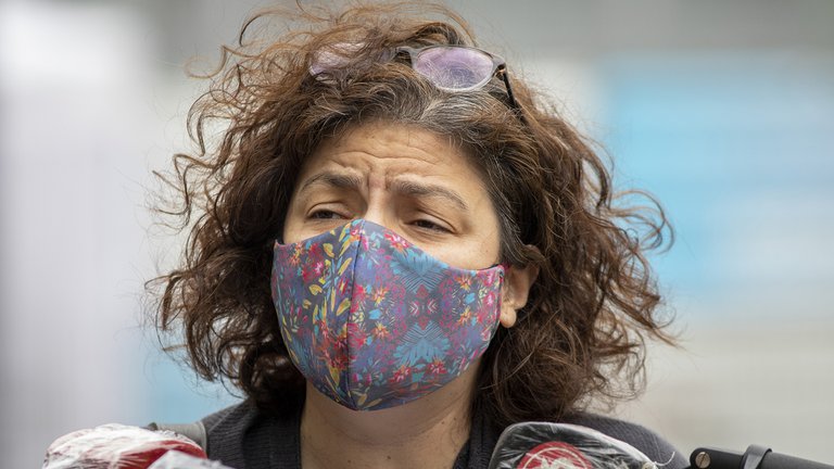 COVID- 19: el Gobierno evalúa restricciones por franjas horarias y diferir la aplicación de la segunda dosis