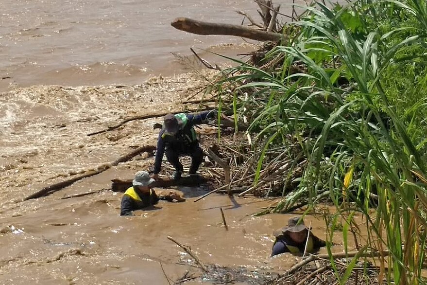 Se hundió otro gomón y buscan a desaparecidos en Salta