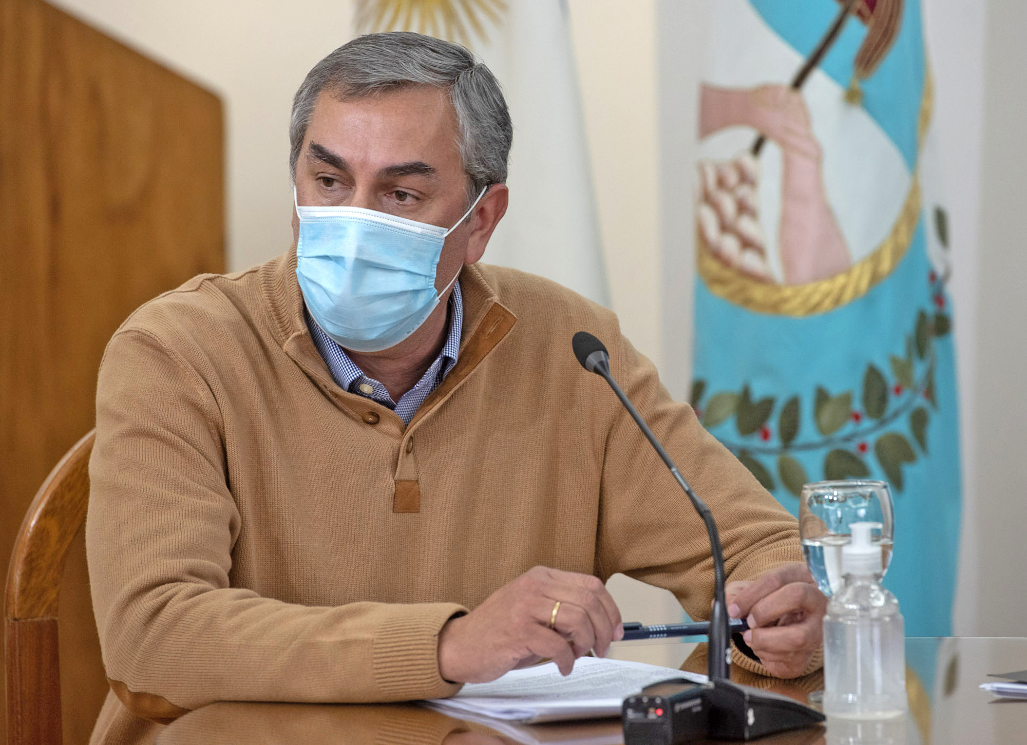 Mendoza cruzó al Gobierno y pidió beneficios industriales